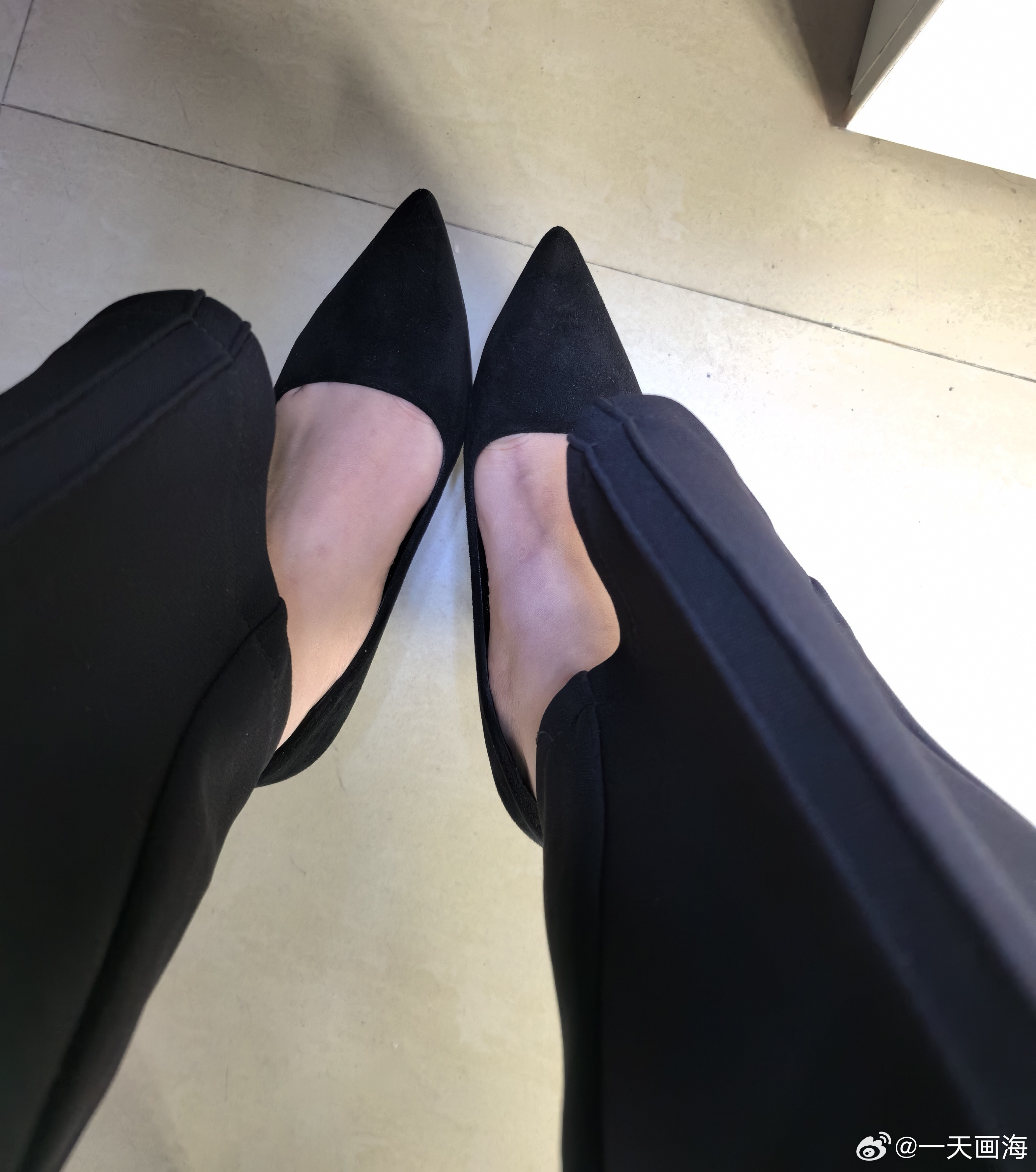 国产高跟丝袜脚交视频:10-21-29-30-42-48E:35,关于国产高跟丝袜脚交视频的一些探讨