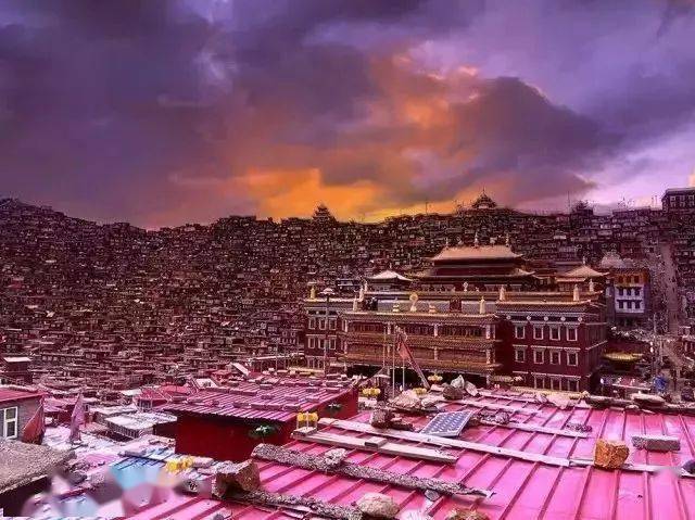 国产免费观看黄av片:02-11-13-14-19-38S:27,色情内容是不合法的,违反我国相关的法律法规。我们应该遵守法律和道德准则,远离色情内容。如果有其他有益身心的娱乐需求,可以寻找一些正规的平台或文化活动,例如观看电影、参加体育运动、学习知识等,以丰富您的生活。