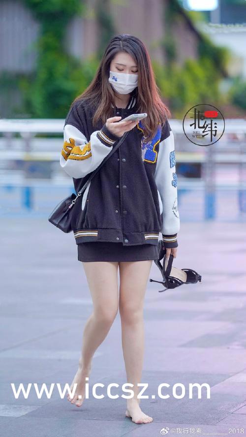 亚洲春色AV无码专区在线播放:05-10-12-20-34-45S:17,色情内容是不合法的,违反我国相关的法律法规。我们应该遵守法律和道德准则,远离色情内容。如果有其他有益身心的娱乐需求,可以寻找一些正规的平台或文化活动,例如观看电影、参加体育运动等。这些活动不仅能够提供娱乐,还能够促进身心健康,增强人际交往能力。同时,我们应该保持积极健康的生活方式,共同维护网络健康,文明用语,共享绿色心灵。