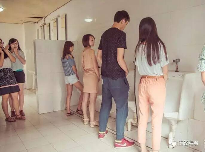 八个少妇沟厕小便各种大屁股:03-09-10-12-40-44K:14,关于八个少妇在公共厕所的私密话题,探讨女性如厕经历与身体差异