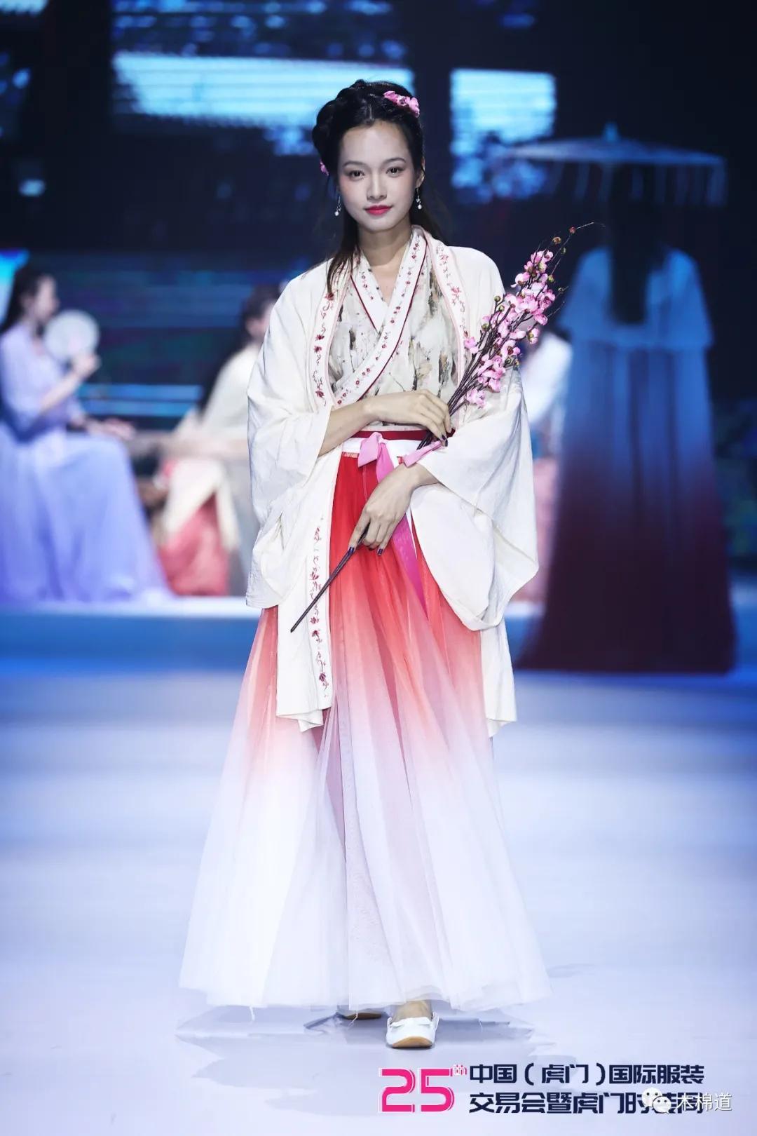 久久综合伊人中文字幕:10-26-27-28-33-45E:39,久久综合伊人中文字幕,探索美与艺术的交汇点