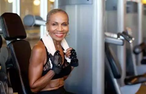 性XXXX欧美老妇胖老太性多毛:14-19-21-30-33-43Z:18,欧美老妇的性感魅力,多毛丰满的韵味体验