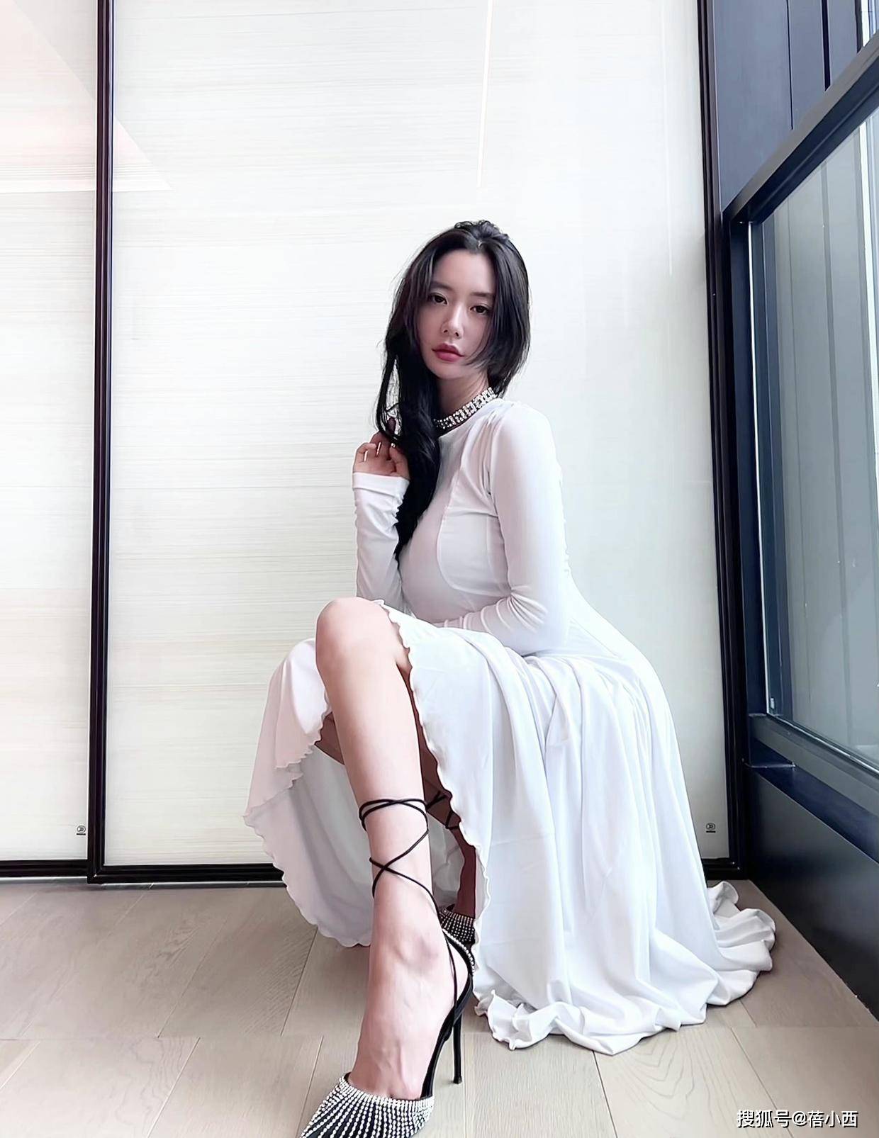 亚洲综合色婷婷在线观看:02-05-19-32-42-44R:17,亚洲综合色婷婷在线观看,探索多元文化的魅力与内涵