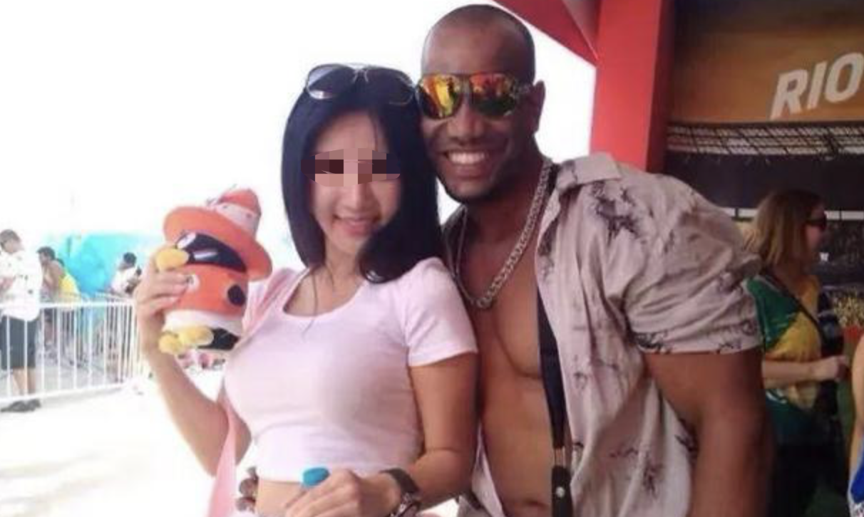 漂亮人妻被黑人久久精品:09-26-28-29-31-47A:32,关于漂亮人妻与黑人的文化现象探讨