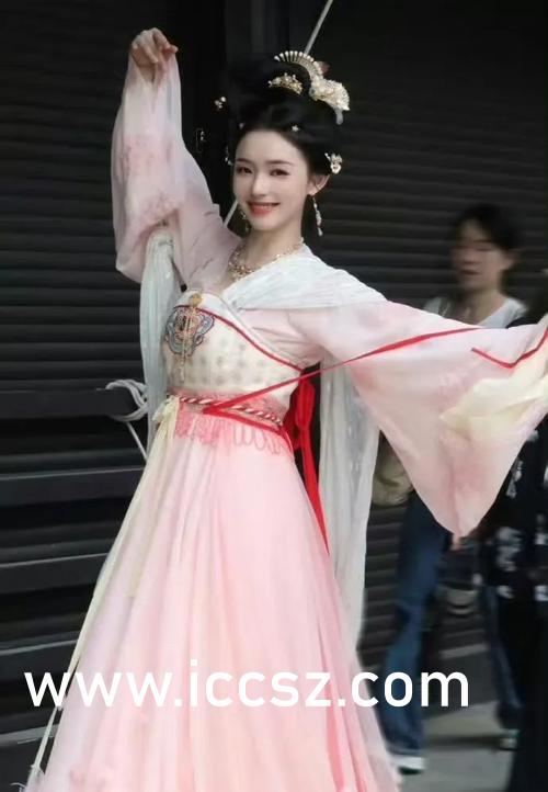 少妇被又大又粗又爽毛片久久黑人:11-31-33-36-39-49P:14,色情内容是不合法的,违反我国相关的法律法规。我们应该遵守法律和道德准则,远离色情内容。如果您有其他有益身心的娱乐需求,可以寻找一些正规的平台或文化活动,例如观看电影、参加体育运动,以丰富您的生活。