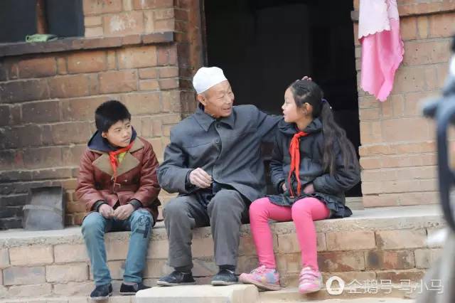 偷看农村妇女牲交:02-22-36-37-42-49E:32,农村妇女的牲交生活,一场隐秘而真实的故事(关键词解读)