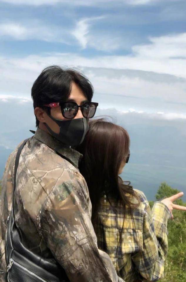 伊人久久情人综岁的合网18:02-03-06-08-20-23D:09,伊人久久情人综岁,跨越时空的情感连线与数字世界的交织