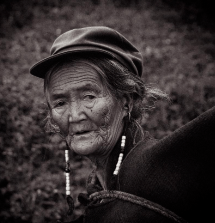 80岁老熟妇乱子伦牲交:05-16-23-37-44-45P:37,关于老熟妇乱子伦牲交的思考与探讨