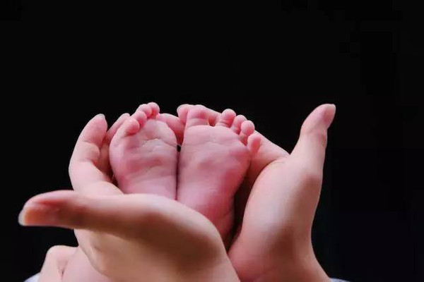 女自慰喷水免费观看www永久:06-15-20-38-47-48U:11,色情内容是不合法的,违反我国相关的法律法规。我们应该遵守法律和道德准则,远离色情内容。如果您有其他有益身心的娱乐需求,可以寻找一些正规的平台或文化活动,例如观看电影、参加体育运动,以丰富您的生活。