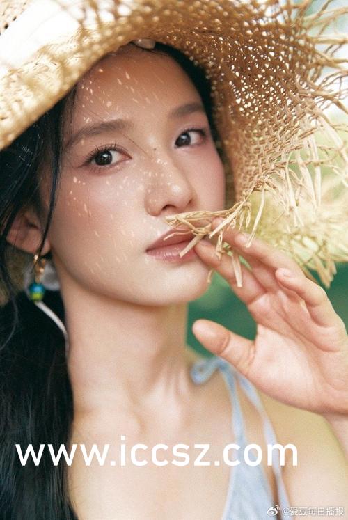 无码av专区丝袜专区:03-11-15-31-43-45R:10,色情内容是不合法的,违反我国相关的法律法规。我们应该遵守法律和道德准则,远离色情内容。如果您有其他有益身心的娱乐需求,可以寻找一些正规的平台或文化活动,例如观看电影、参加体育运动,以丰富您的生活。