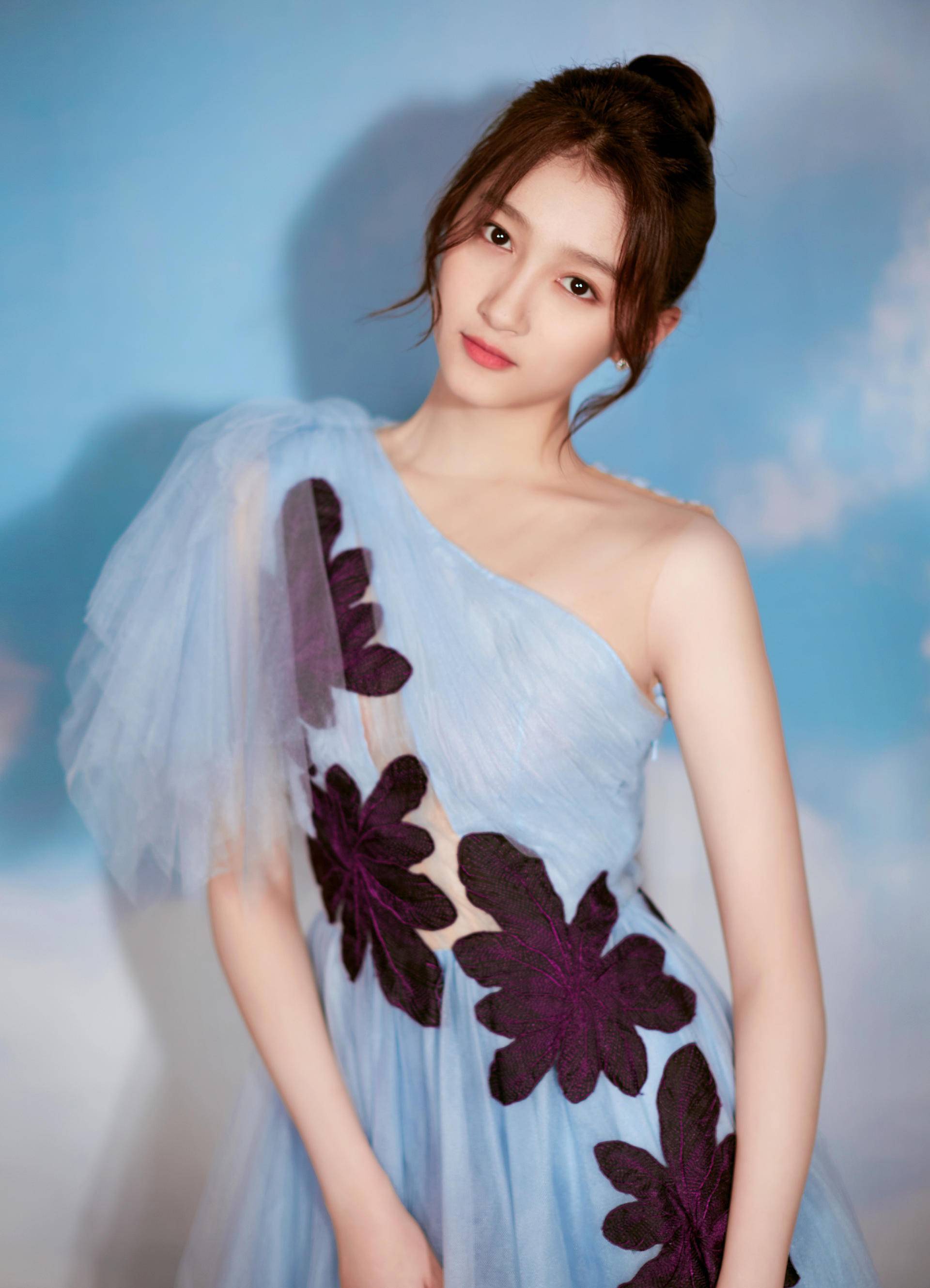 国产精品麻豆成人AV电影艾秋:11-18-19-27-28-31M:29,国产精品麻豆成人AV电影,探索艾秋系列的新视界