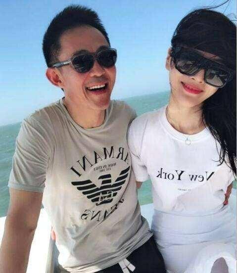 娇妻裸体交换俱乐部:25-28-39-41-44-45H:14,娇妻裸体交换俱乐部,一场荒诞与危险的探索之旅