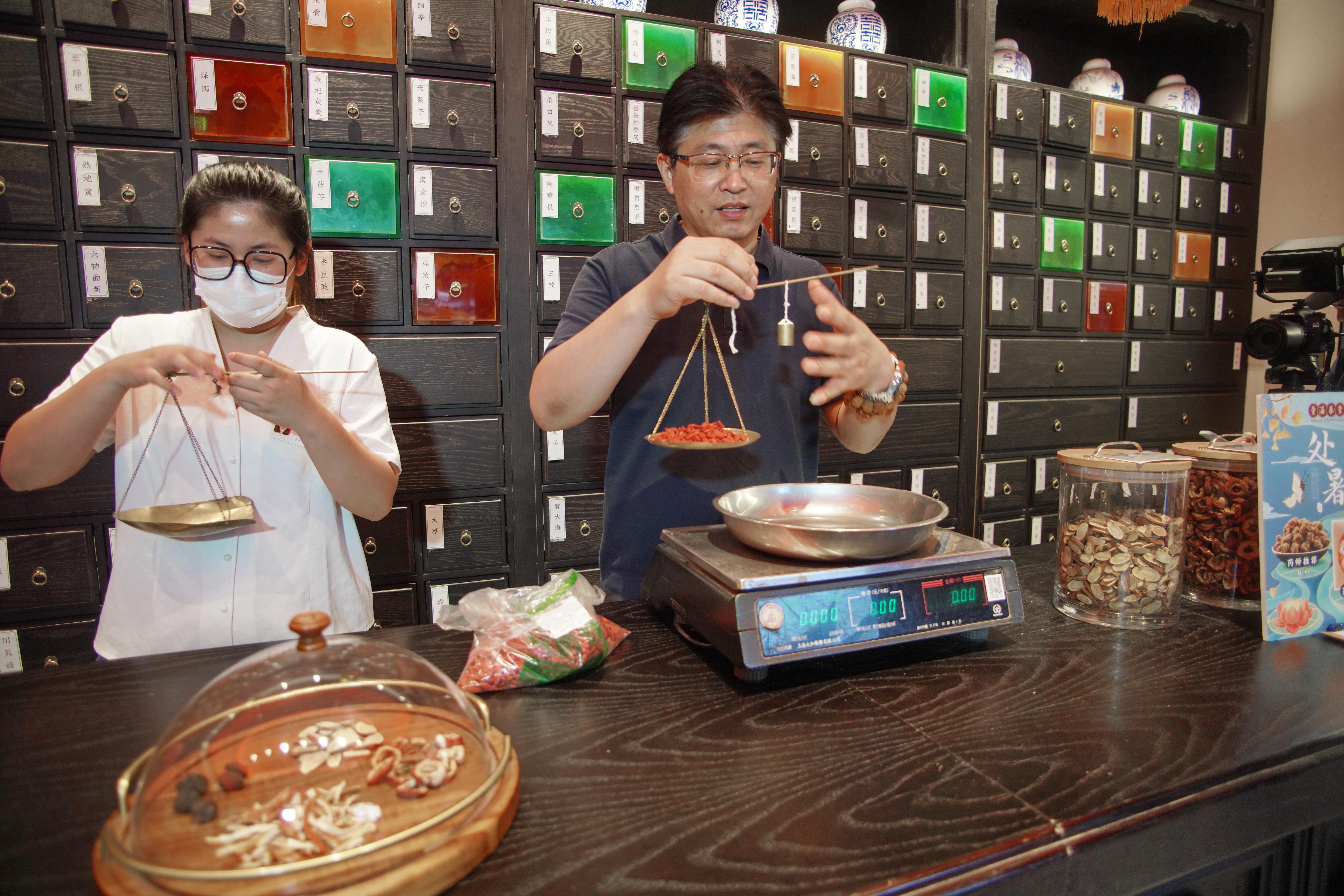 免费人成视频在线播放:01-17-19-23-25-43W:09,免费人成视频在线播放,探索与警示