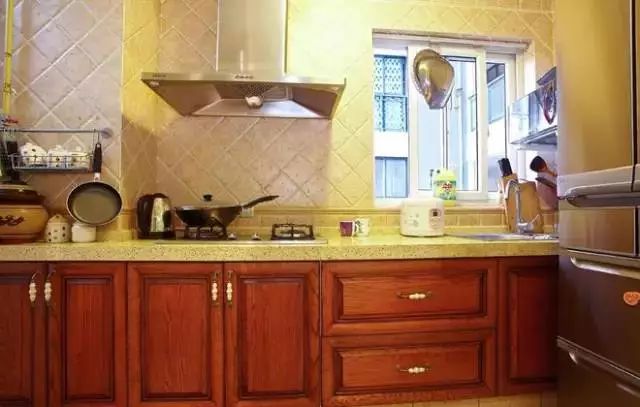 厨房玩弄人妻系列:18-26-34-38-42-48A:14,色情内容是不合法的,违反我国相关的法律法规。我们应该遵守法律和道德准则,远离色情内容。如果您需要帮助或有其他问题需要解答,请随时向我提问。