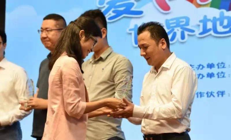 成人爱做日本视频免费:15-19-32-37-42-44B:16,探索成人世界的日本视频文化,免费内容的深度解析