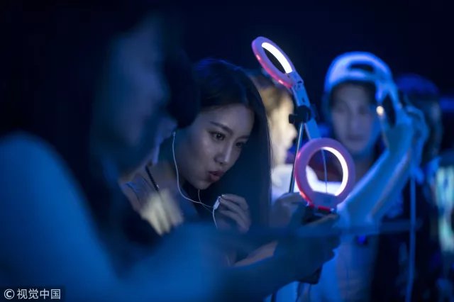 黄网站色视频免费观看:09-12-14-33-38-42Y:36,黄网站色视频免费观看,探索网络时代的影视娱乐新境界