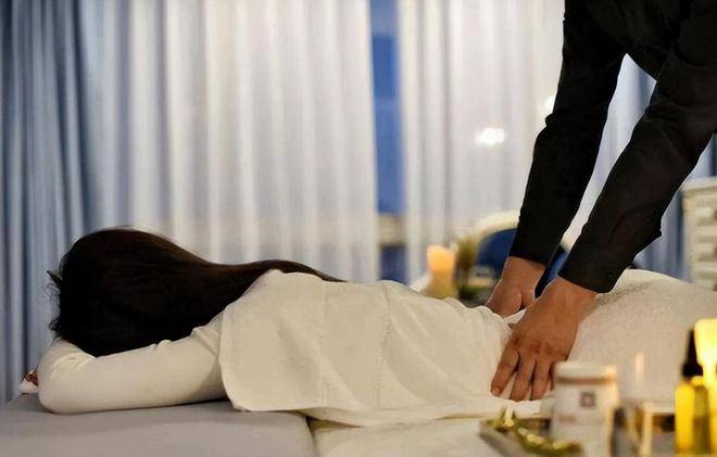 女人18毛片a级毛片视频:04-06-09-23-27-38N:47,色情内容是不合法的,违反我国相关的法律法规。我们应该遵守法律和道德准则,远离色情内容。如果您有其他有益身心的娱乐需求,可以寻找一些正规的平台或文化活动,例如观看电影、参加体育运动、学习知识等,以丰富您的生活。