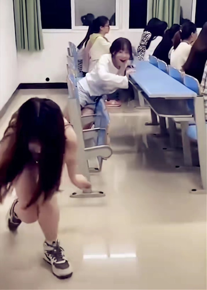 上课忘穿内裤被老师摸到高潮:19-30-34-36-37-49R:25,上课忘穿内裤被老师摸到高潮,一次尴尬而深刻的经历