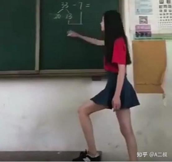 上课忘穿内裤被老师摸到高潮:19-30-34-36-37-49R:25,上课忘穿内裤被老师摸到高潮,一次尴尬而深刻的经历