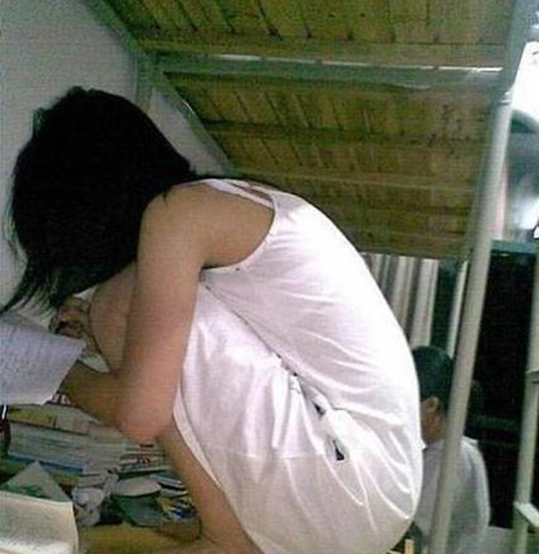 上课忘穿内裤被老师摸到高潮:19-30-34-36-37-49R:25,上课忘穿内裤被老师摸到高潮,一次尴尬而深刻的经历