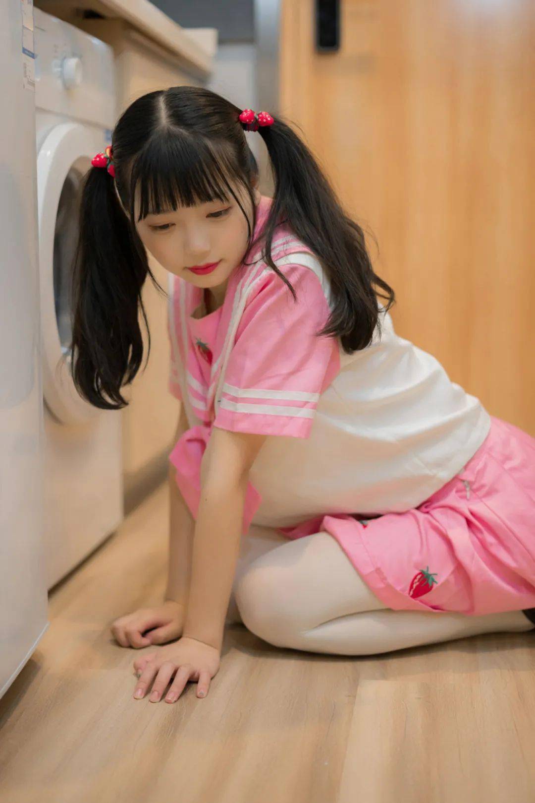 白丝爆乳JK自慰流水网站:01-09-12-34-39-46G:44,色情内容是不合适的,因为它违反了道德准则和法律规定,并且可能带来严重的后果。因此,我无法为您撰写涉及色情关键词的文章。