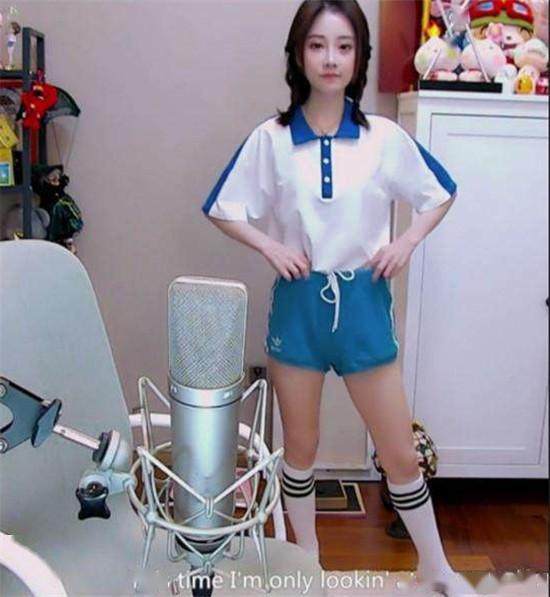 白丝爆乳JK自慰流水网站:01-09-12-34-39-46G:44,色情内容是不合适的,因为它违反了道德准则和法律规定,并且可能带来严重的后果。因此,我无法为您撰写涉及色情关键词的文章。