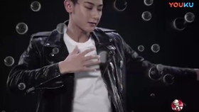 又大又硬又爽免费视频:04-06-08-14-33-42Q:13,关于又大又硬又爽免费视频的探讨,一种网络时代的文化现象(关键词,视频分享、网络文化、娱乐消费)