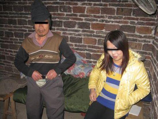 农民工嫖妓50岁老熟女:08-11-19-40-43-49B:36,关于农民工与嫖妓现象的探讨——以一位50岁老熟女为例