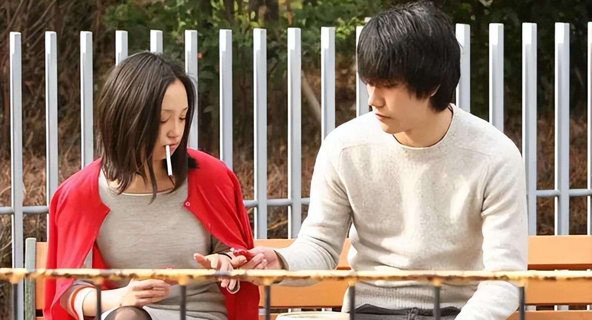 日本乱偷人妻中文字幕:02-27-31-32-36-49L:14,日本乱偷人妻现象背后的文化与社会探讨 —— 以特定事件为例