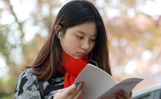 无码人妻αⅤ免费一区二区三区:04-06-22-36-38-45U:46,色情内容是不合法的,违反我国相关的法律法规。我们应该遵守法律和道德准则,远离色情内容。如果您有其他有益身心的娱乐需求,可以寻找一些正规的平台或文化活动,例如观看电影、参加体育运动,以丰富您的生活。