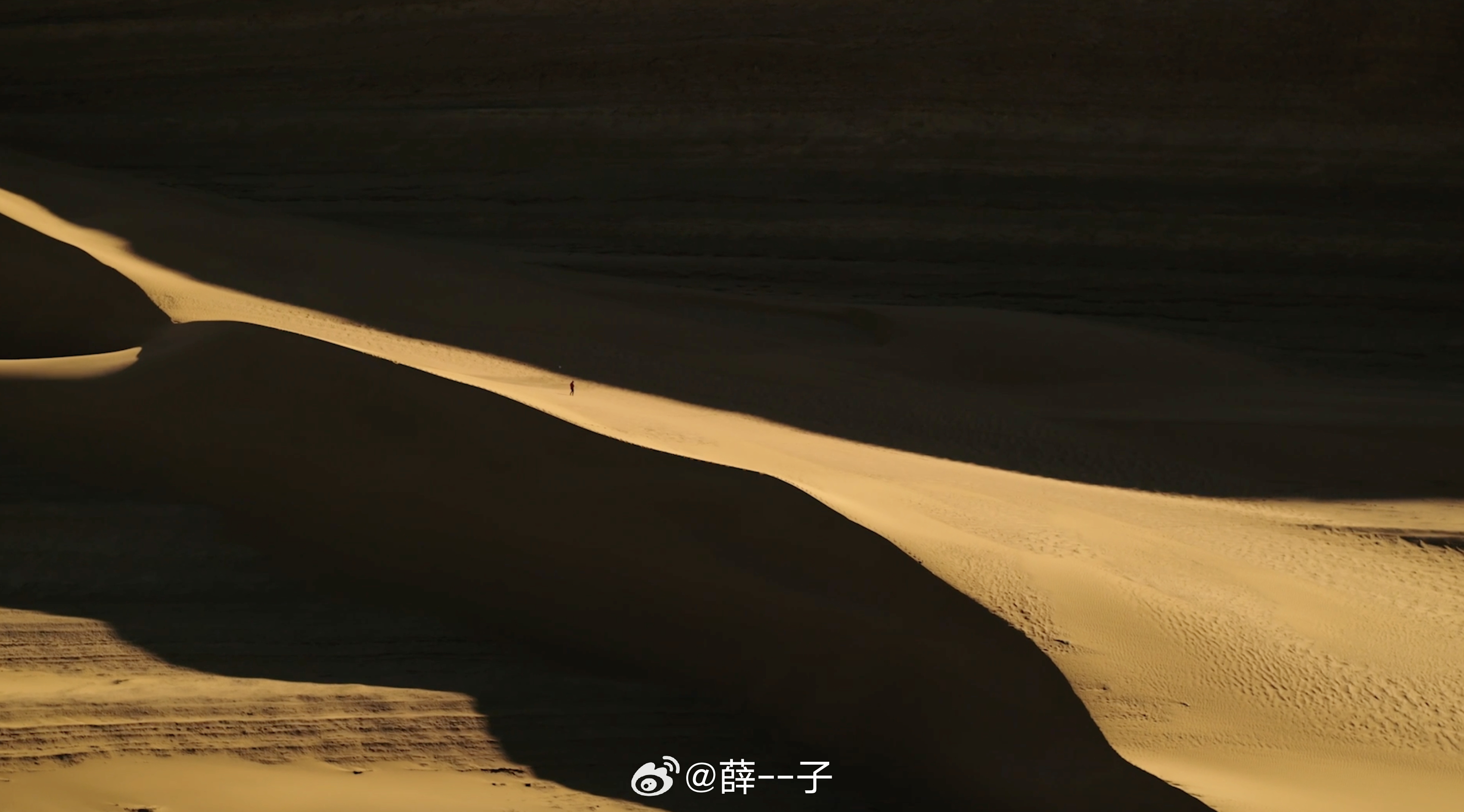 亚洲乱码无人区卡1卡2卡3:04-07-13-19-22-32H:37,探索亚洲乱码无人区,卡1、卡2与卡3的神秘之旅(标题)