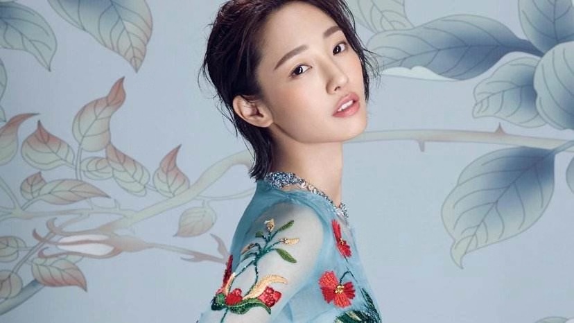 人人妻人人做人人爽夜欢视频:07-20-21-23-25-41C:07,色情内容是不合法的,违反我国相关的法律法规。我们应该遵守法律和道德准则,远离色情内容。如果您有其他有益身心的娱乐需求,可以寻找一些正规的平台或文化活动,例如观看电影、参加体育运动,以丰富您的生活。