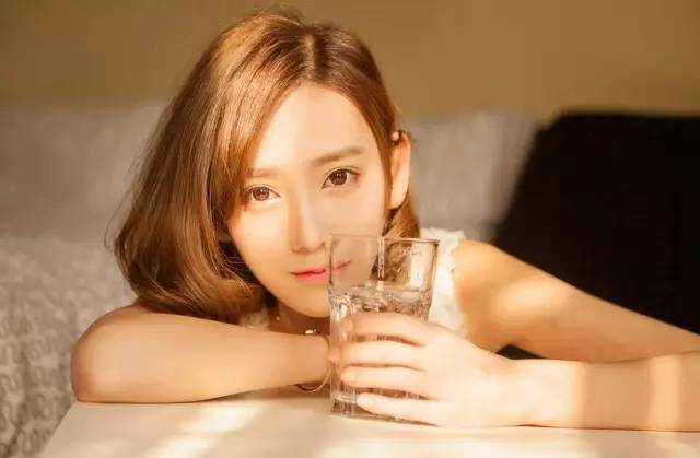 少妇人妻挤奶水中文视频毛片:03-14-25-33-43-47K:07,色情内容是不合法的,违反我国相关的法律法规。我们应该遵守法律和道德准则,远离色情内容。如果您有其他有益身心的娱乐需求,可以寻找一些正规的平台或文化活动,例如观看电影、参加体育运动,以丰富您的生活。