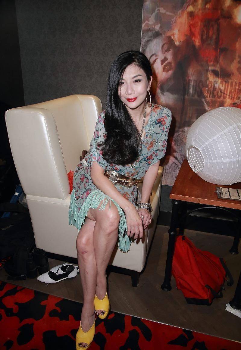 丰满熟妇乱又伦精品:03-04-08-09-13-35M:39,丰满熟妇乱又伦精品,深度探索成熟魅力与复杂情感的交织