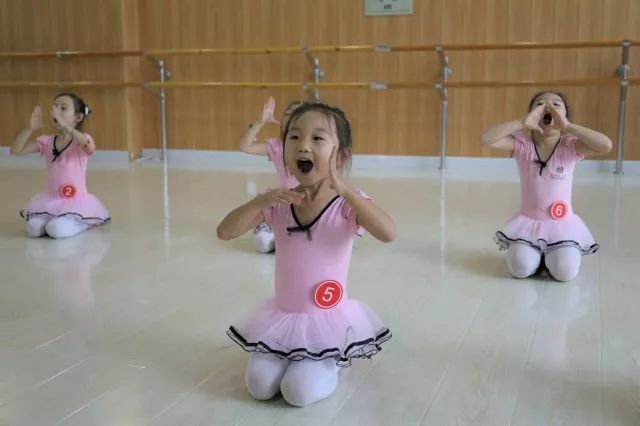 国产女人久久精品视:01-06-08-20-30-35U:42,国产女人久久精品视界,探索优秀女性力量的深度之旅(2020年3月更新)