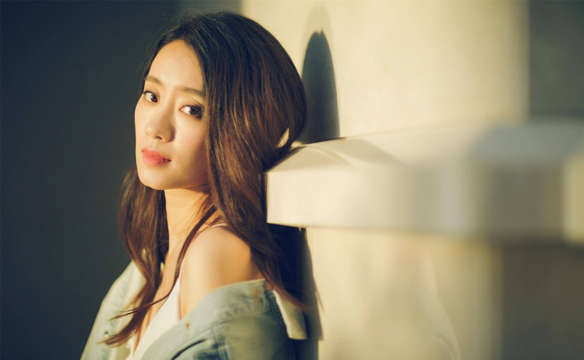 精品人妻av区:11-13-36-40-42-46G:28,色情内容是不合法的,违反我国相关的法律法规。我们应该遵守法律和道德准则,远离色情内容。如果有其他有益身心的娱乐需求,可以寻找一些正规的平台或文化活动,例如观看电影、参加体育运动,以丰富您的生活。