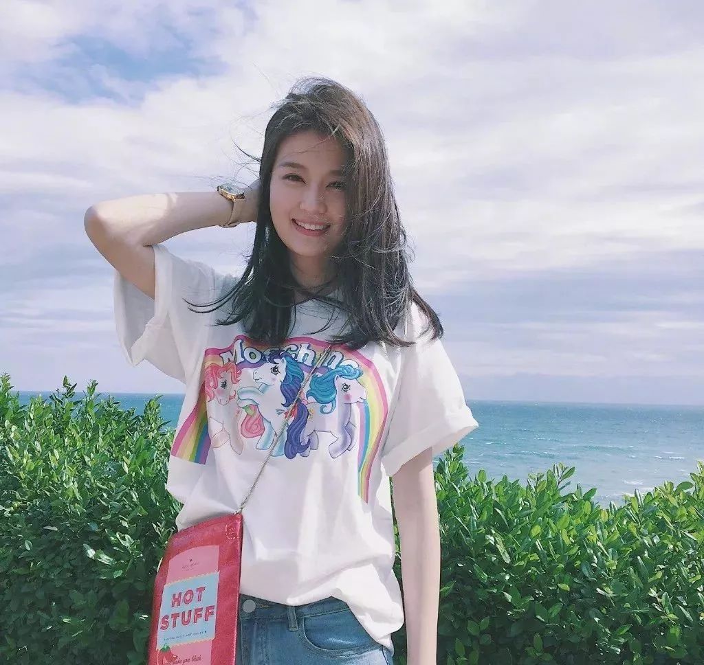 邻居少妇张开双腿让我爽一夜:07-20-21-23-25-41C:07,色情内容是不合法的,违反我国相关的法律法规。我们应该遵守法律和道德准则,远离色情内容。如果您有其他有益身心的娱乐需求,可以寻找一些正规的平台或文化活动,例如观看电影、参加体育运动、学习绘画或音乐等。这些活动不仅能够提供娱乐,还能够提升您的技能和素质。