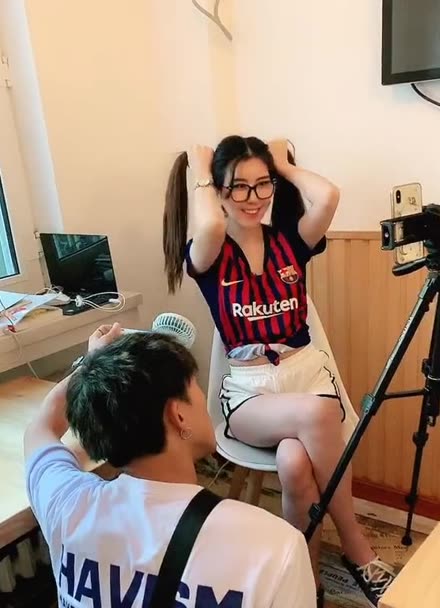 国产精品爆乳在线播放第一人称:05-16-19-21-23-40M:33,国产精品爆乳在线播放,第一人称的独特体验