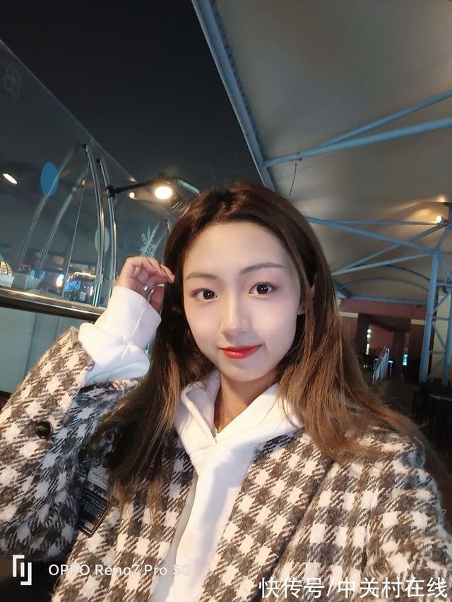 亚洲综合在线视频自拍:12-17-22-24-30-45H:46,亚洲综合在线视频自拍,探索数字时代的影像艺术