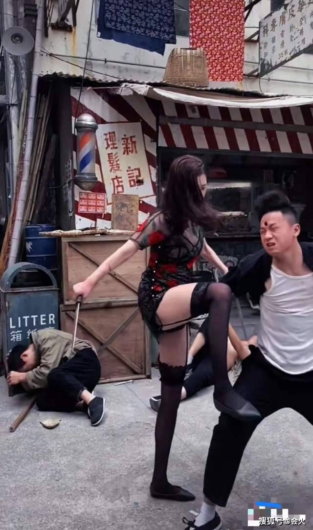 丝袜自慰一区二区三区:03-09-11-25-30-40E:41,色情内容是不合法的,违反我国相关的法律法规。我们应该遵守法律和道德准则,远离色情内容。如果您有其他有益身心的娱乐需求,可以寻找一些正规的平台或文化活动,例如观看电影、参加体育运动等。这些活动不仅能够提供娱乐,还能够促进身心健康。