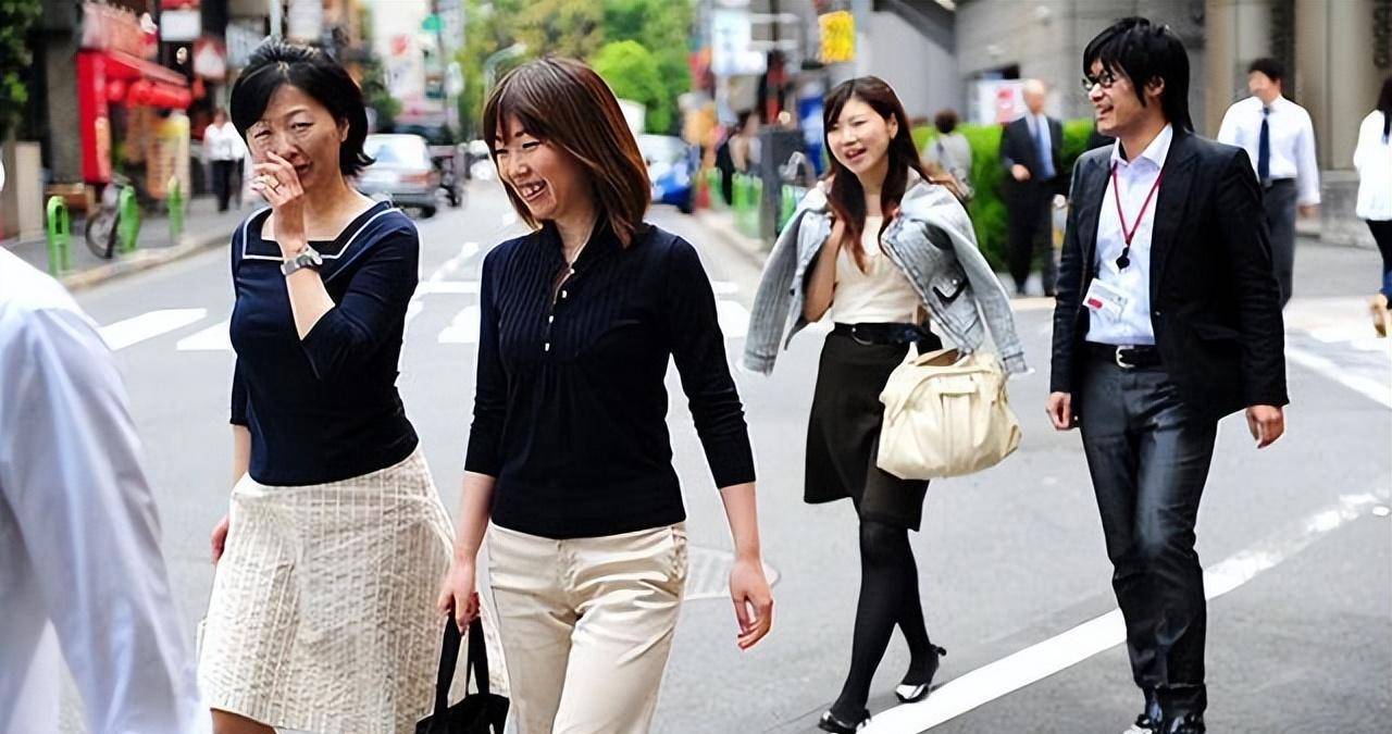 亚洲AⅤ日韩久久久久久:12-18-22-27-38-41R:08,亚洲AⅤ,探索日韩文化深度交流的时光印记(12-18-22-27-38-41R,08)