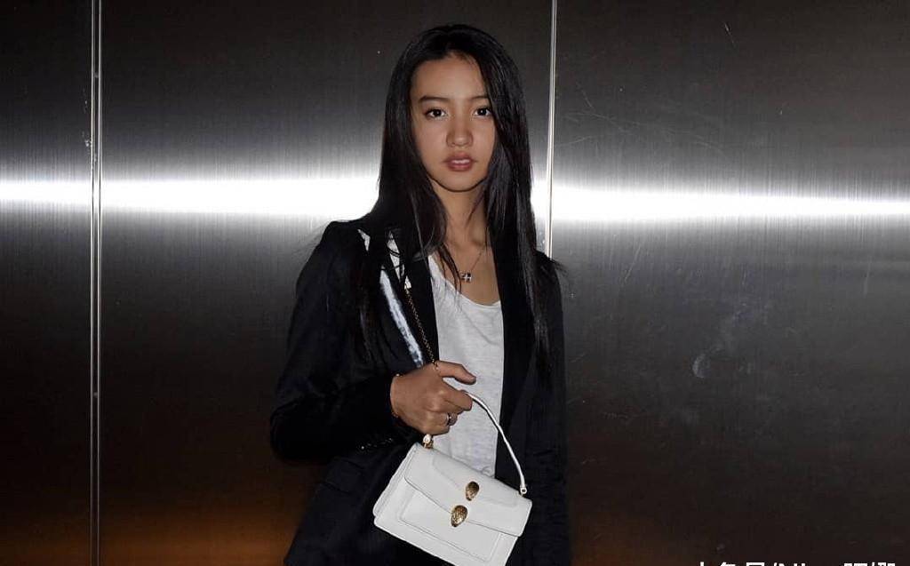 99久久无码一区人妻A黑:08-09-16-21-23-40Y:03,色情内容是不合法的,违反我国相关的法律法规。我们应该遵守法律和道德准则,远离色情内容。如果有其他有益身心的娱乐需求,可以寻找一些正规的平台或文化活动,例如观看电影、参加体育运动等。这些活动不仅能够提供娱乐,还能够促进身心健康。同时,我们应该保持健康的生活和娱乐方式,远离不良信息,共同维护社会的道德风尚和法律秩序。