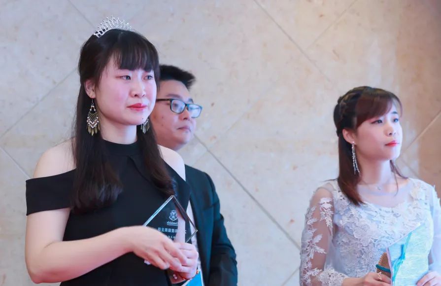 东京热人妻中文无码AV:16-19-29-34-37-46F:22,色情内容是不合法的,违反我国相关的法律法规。我们应该遵守法律和道德准则,远离色情内容。如果您有其他有益身心的娱乐需求,可以寻找一些正规的平台或文化活动,例如观看电影、参加体育运动,以丰富您的生活。