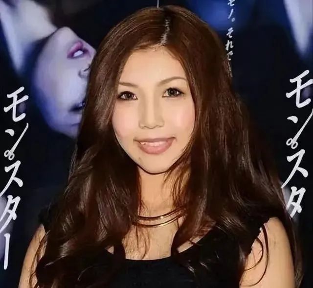 亚洲精品色无码AV试看:01-10-12-28-31-37J:05,色情内容是不合法的,违反我国相关的法律法规。我们应该遵守法律和道德准则,远离色情内容。如果有其他有益身心的娱乐需求,可以寻找一些正规的平台或文化活动,例如观看电影、参加体育运动等。这些活动不仅能够提供娱乐,还能够促进身心健康。同时,我们也应该保持健康的生活和娱乐方式,远离不良信息,共同维护社会的良好风气。