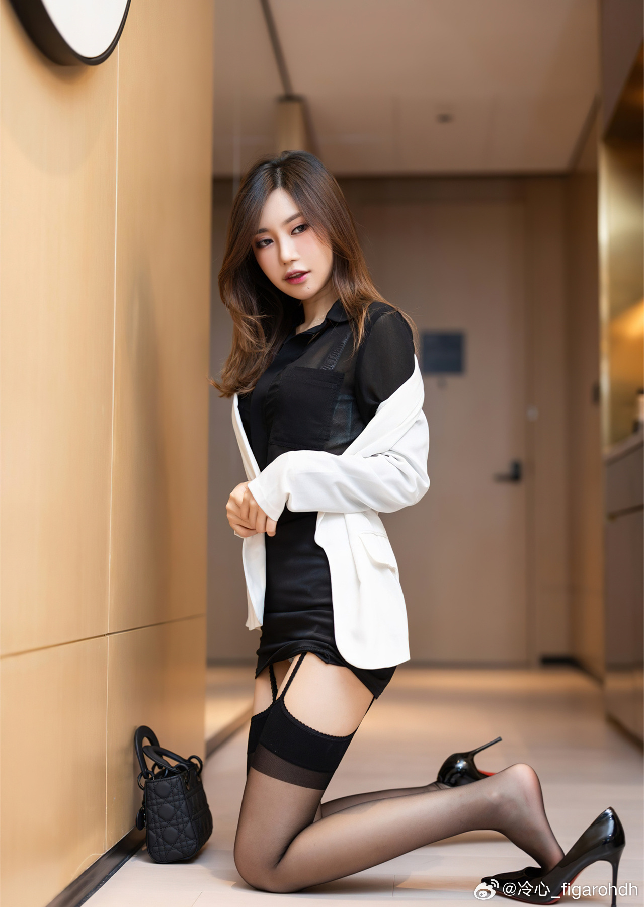 丝袜无码一区二区三区:04-05-11-14-17-23R:26,探索丝袜之美,一区、二区、三区的细致解析(04-05-11-14-17-23R与26的奥秘)