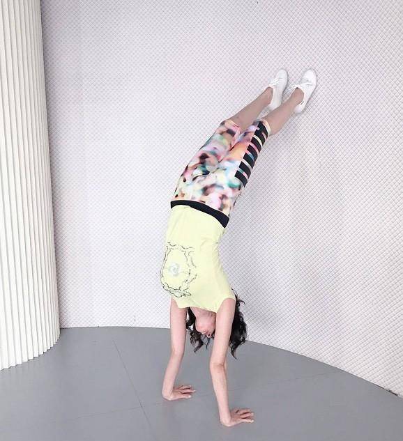 亚洲一区二区三区丝袜:25-28-39-41-44-45H:14,亚洲一区二区三区丝袜,探索时尚魅力的多元维度(25-28-39-41-44-45H,14)