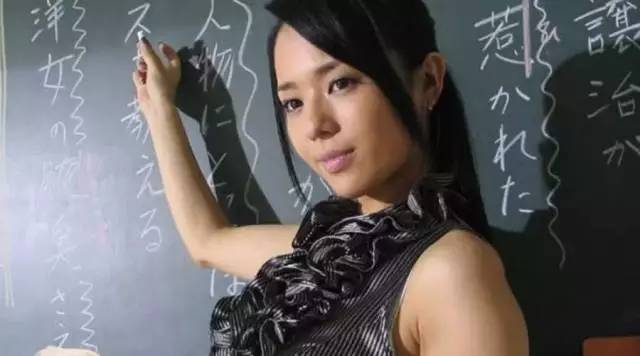 亚洲AV无码一区二区乱孑伦AS:07-14-26-35-46-48G:35,色情内容是不合法的,违反我国相关的法律法规。我们应该遵守法律和道德准则,远离色情内容。如果您有其他有益身心的娱乐需求,可以寻找一些正规的平台或文化活动,例如观看电影、参加体育运动,以丰富您的生活。