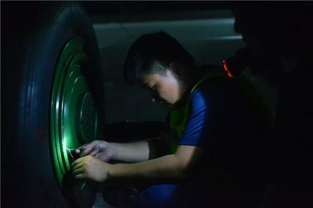 无码午夜福利免费区久久:04-28-29-31-40-47F:47,探索无码午夜福利免费区,深度解析一种文化现象