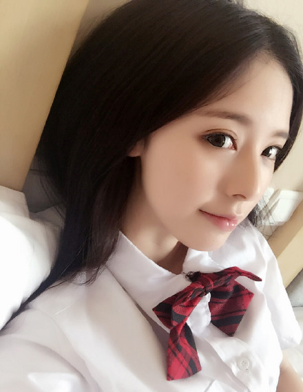 超清纯白嫩大学生无码网站:01-08-18-21-24-37B:27,关于超清纯白嫩大学生内容的深度探讨及网络资源的警示