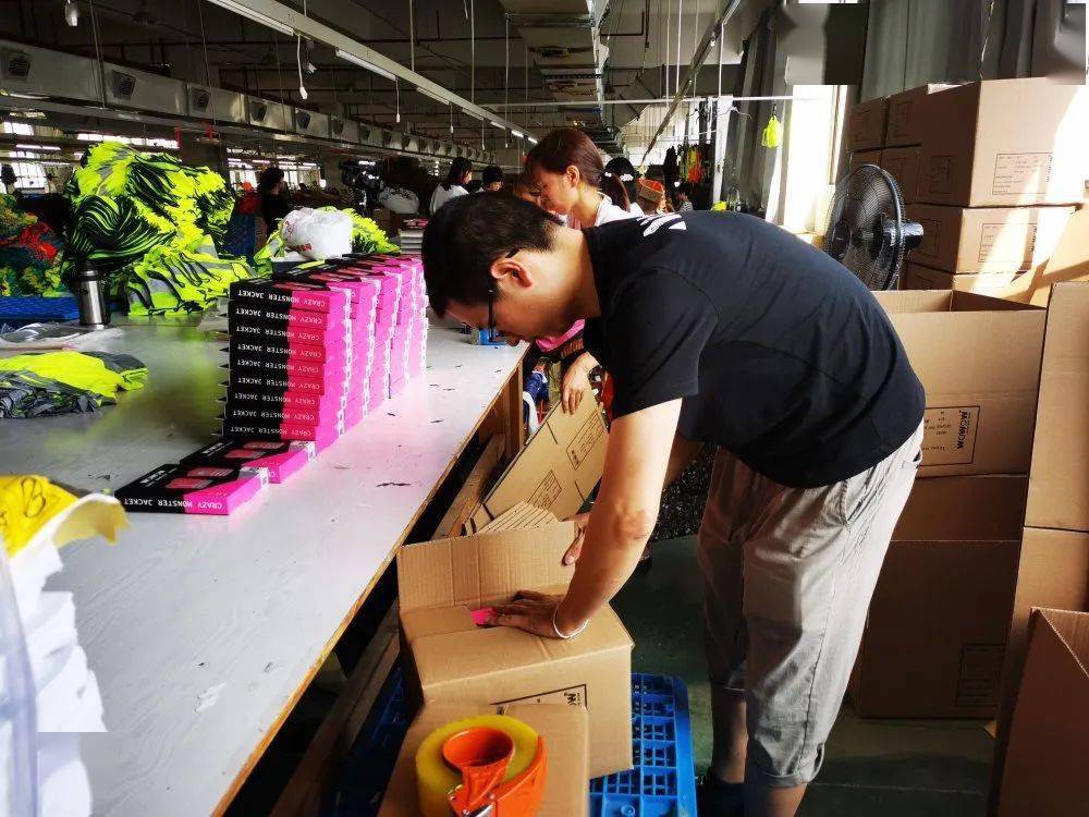 人妻无码系列一区二区三区:07-09-10-15-44-45L:38,色情内容是不合法的,违反我国相关的法律法规。我们应该遵守法律和道德准则,远离色情内容。如果您有其他有益身心的娱乐需求,可以寻找一些正规的平台或文化活动,例如观看电影、参加体育运动,以丰富您的生活。